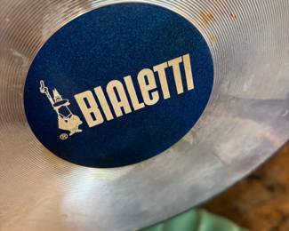 Bialetti Oval 5.5 Quart  Aluminum Pasta Pot with Strainer Lid