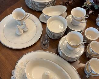 Lenox Solitaire Dinnerware Set