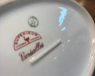 Legrand Superieur Limoges Embossed Gold Oval Covered Vegetable Dish