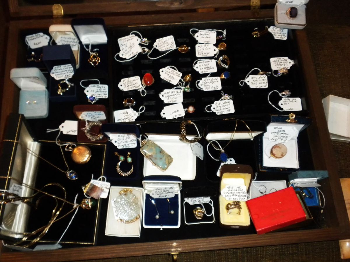 Fine Jewelry: 14k, 18k some 10k, Natural Opals, Sapphires, Amethyst, Diamonds, Lapis, Citrines, Rings, Pendants, Aqua Marine, Necklaces, Bracelets, some good Costume Jewelry, Vintages Pieces,