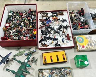 Vintage Metal Soldiers and Horses Orlando Estate Auction