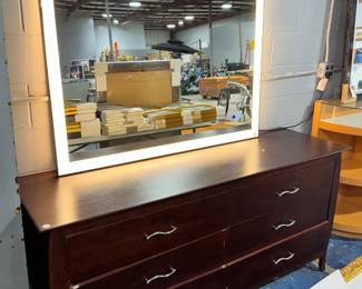 Dresser and Lighted Mirror Orlando Estate Auction