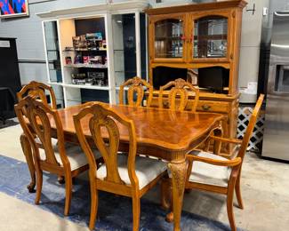 Dining Table & Chairs and Hutch Orlando