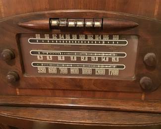 Philco 1947 AM FM shortwave and phonograph