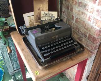 Royal typewriter 