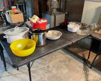 Large selection of cookware