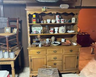 Maple hutch