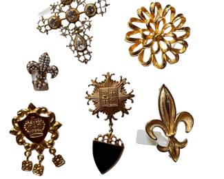 Beautiful vintage costume brooches 