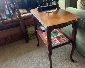 Sweet, piecrust edge side table needs tightening