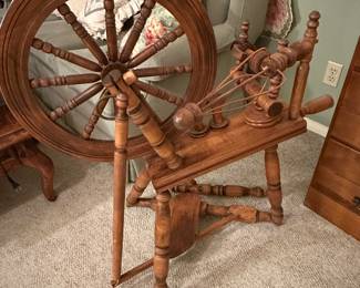 Spinning wheel in good working order