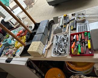 Tampers, three! Tiles, socket, set, screwdrivers, barbecue tools, etc.