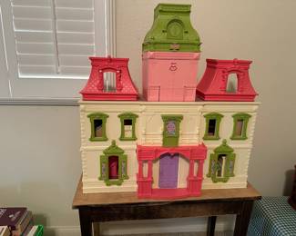 Fisher Price loving family Dream Home Mansion W9729 Folding playhouse shown closed on the front side