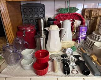 Carafes, thermoses, kitchen tools