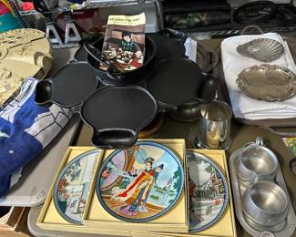 New Japanese barbecue unit With instructions on wood base, Japanese plates, miscellaneous