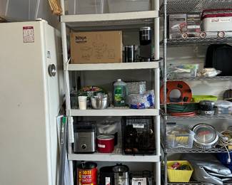 Cuisinart food prep, animal crate like new, ninja mixer, set new in box