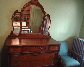 Woman's dresser