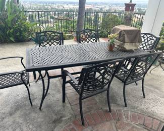 $300-Cast Aluminum Patio Dining Set 7 Piece Black  Rectangle Table with 6  Chairs. Excellent Condition.