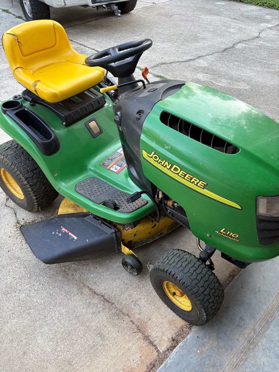 John Deere Riding Mower
