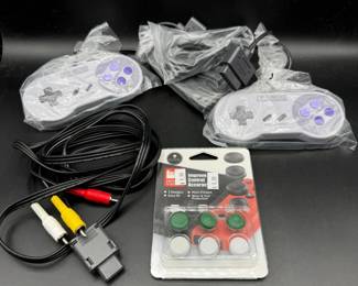 12 SNESEssentialsPairSuperNintendoControllerswithCordsGrips