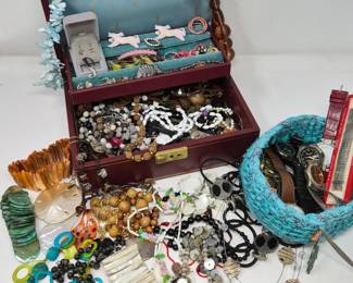 59 JewelryBoxSurpriseVintageFindsinGoldSterlingSparkle