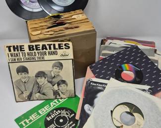 43 Vintage45RPMRecordsBeatlesGoodmanSpringsteenMore