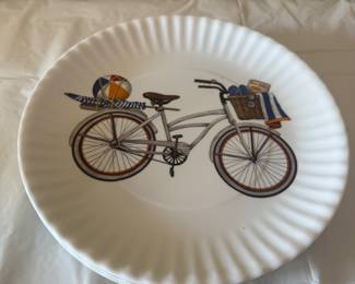 4 plastic plates