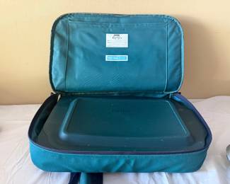 Pyrex dish with lid and carry case