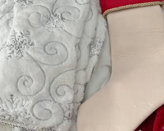 stockings/tree skirts