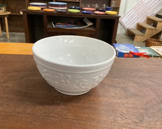 Italy Quadrifoglio White Fruit Embossed Mixing Bowl