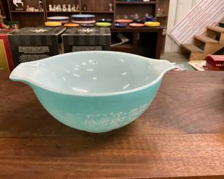 Pyrex Amish Butter Print Mixing Bowl