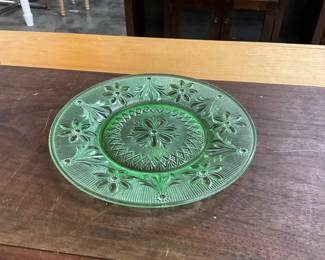 Chantilly Green Uranium Glass Plate