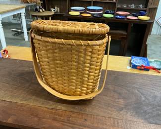 Wicker Basket w/Lid & Handle