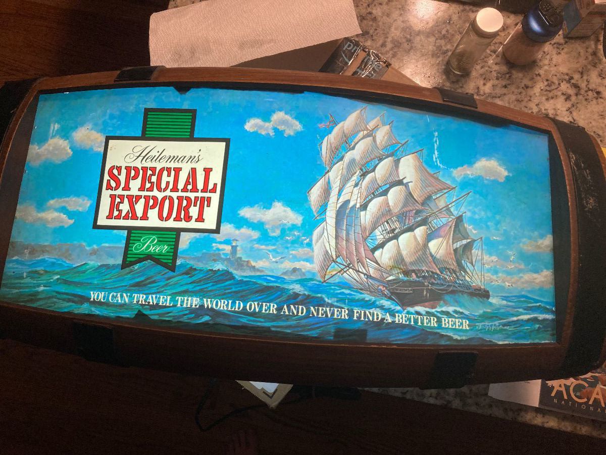 Lighted Special Export beer sign