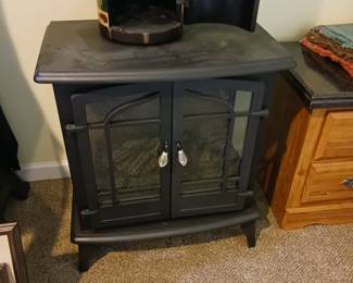 Electric fireplace with realistic flame light insert