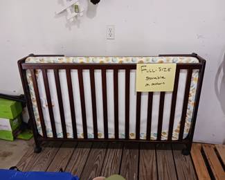 Portable baby crib