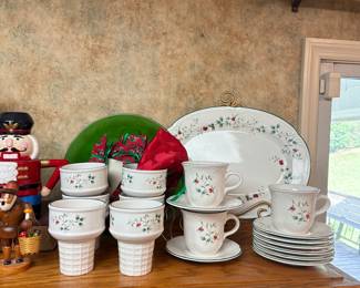 “Winterberry” dishes by Phaltzgraff