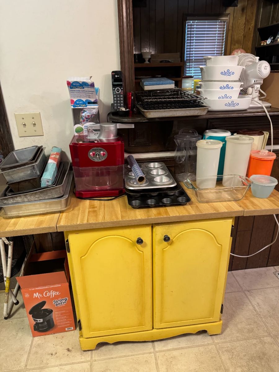 You know you want a snowcone machine for your next summer pool party!
