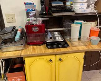 You know you want a snowcone machine for your next summer pool party!