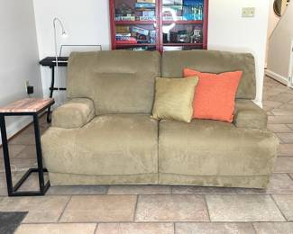 Reclining sofa