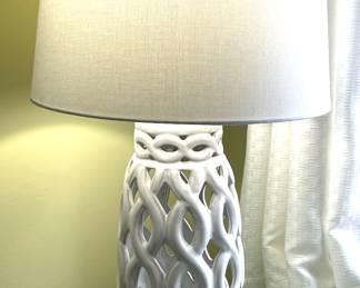 Open weave ceramic table lamp