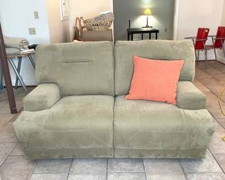 Reclining sofa