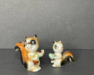 Mini squirrel figurines vtg