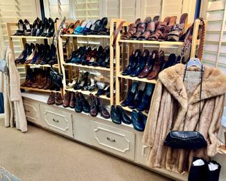 Most shoes 6.5-7.5. Most cowboy boots 7.5-8.5