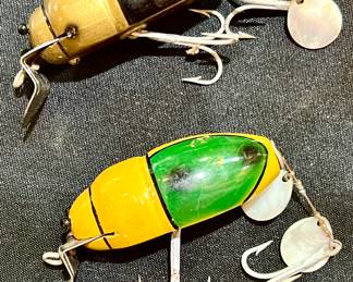 NICE COLLECTION OF VINTAGE FISHING LURES. MORE PICS BELOW.