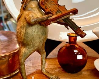 FROG TAXIDERMY VIOLIN PLAYER.