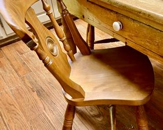 PINE KITCHEN TABLE WITH 4 CHAIRS.
