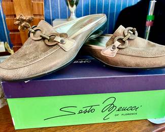 SESTO MEUCCI SHOES.
