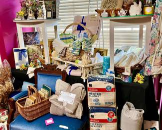 Lots of linens!