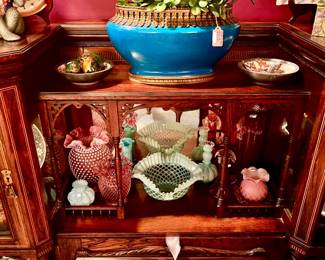 ANTIQUE EDWARDIAN CURIO SIDEBOARD WITH CRANBERRY AND TURQUOISE FENTON.