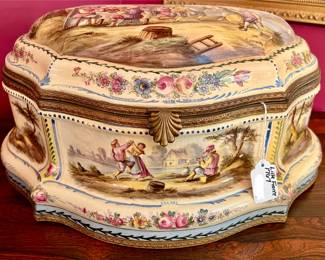 ANTIQUE 1767 LILLE FRENCH PORCELAIN BOX.